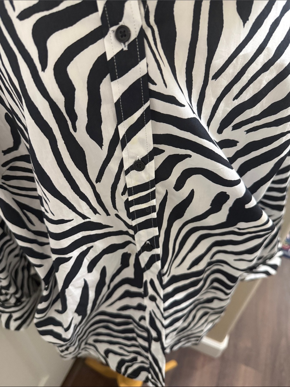 💯 cotton Chaps Black and White Zebra-Print Button Front Blouse - Picture 2 of 7